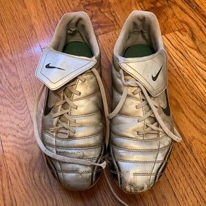 Nike Men’s Noventa 90’s cleats
